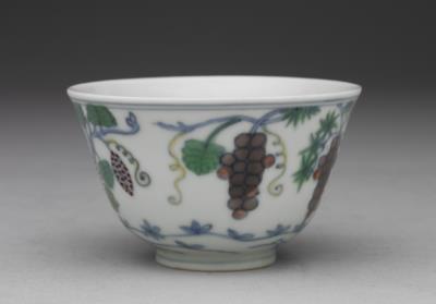 图片[2]-Cup with grape vines in doucai painted enamels, Ming dynasty, Chenghua reign, 1465-1487-China Archive